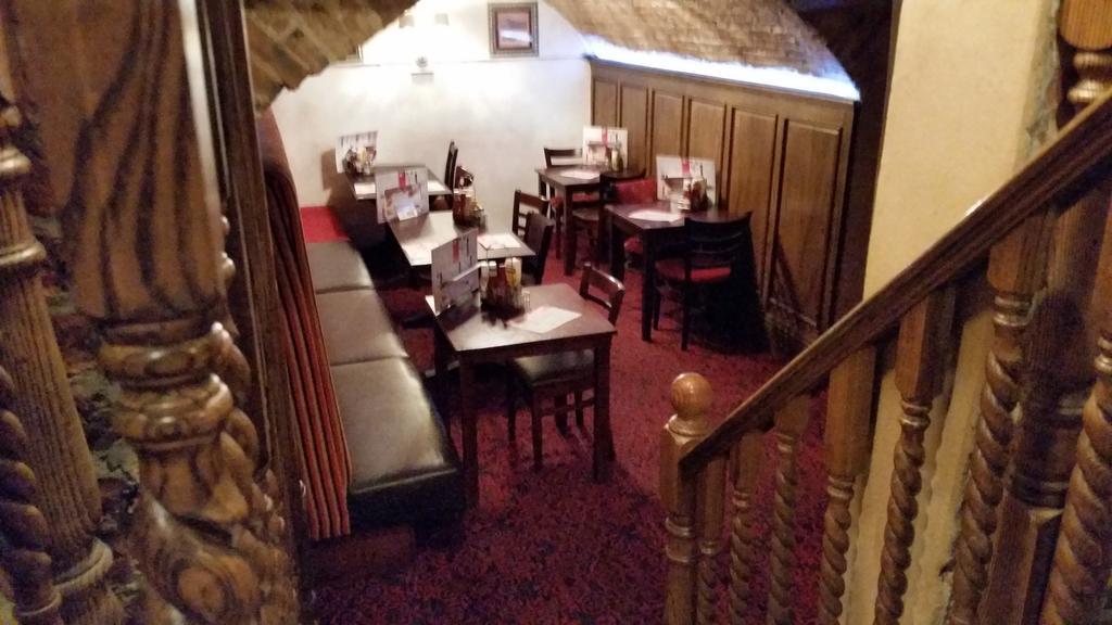 The Three Tuns Hotel Wetherspoon Thirsk Exterior foto