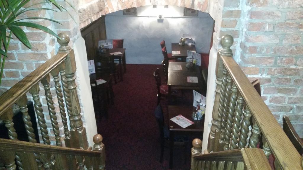 The Three Tuns Hotel Wetherspoon Thirsk Exterior foto
