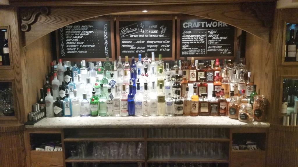 The Three Tuns Hotel Wetherspoon Thirsk Exterior foto